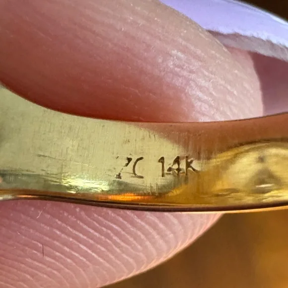 14K DIAMOND MOSAIC BRUSHED GOLD ROUND SIGNET RING - Picture 7 of 9